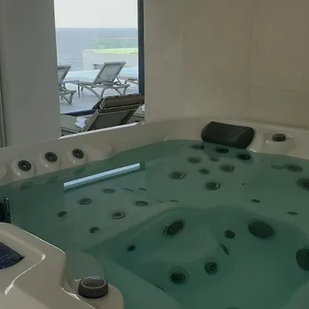 Onix Infinity Pool & 128