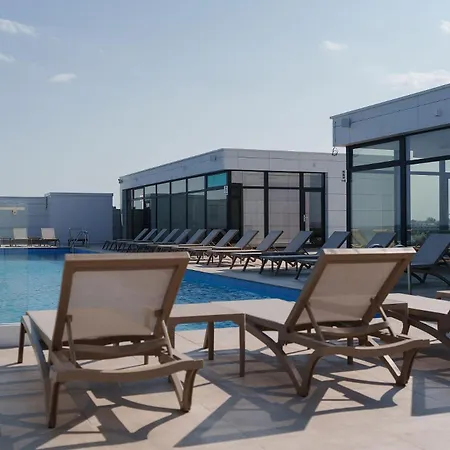 Onix Infinity Pool & 128 Năvodari