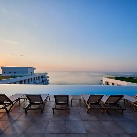 Onix Infinity Pool & 128 Apartament 3*